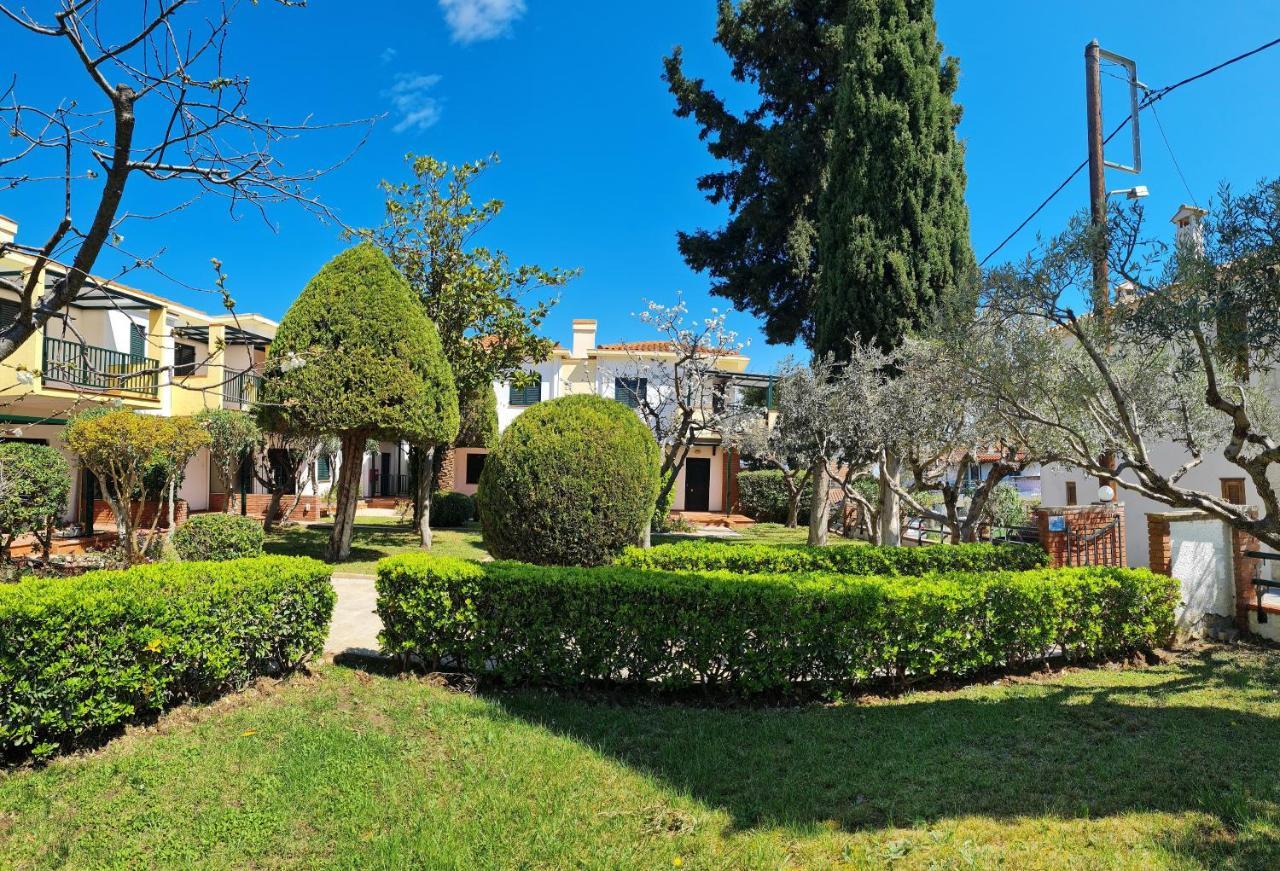 Elia Apartments Áfitos Exterior foto