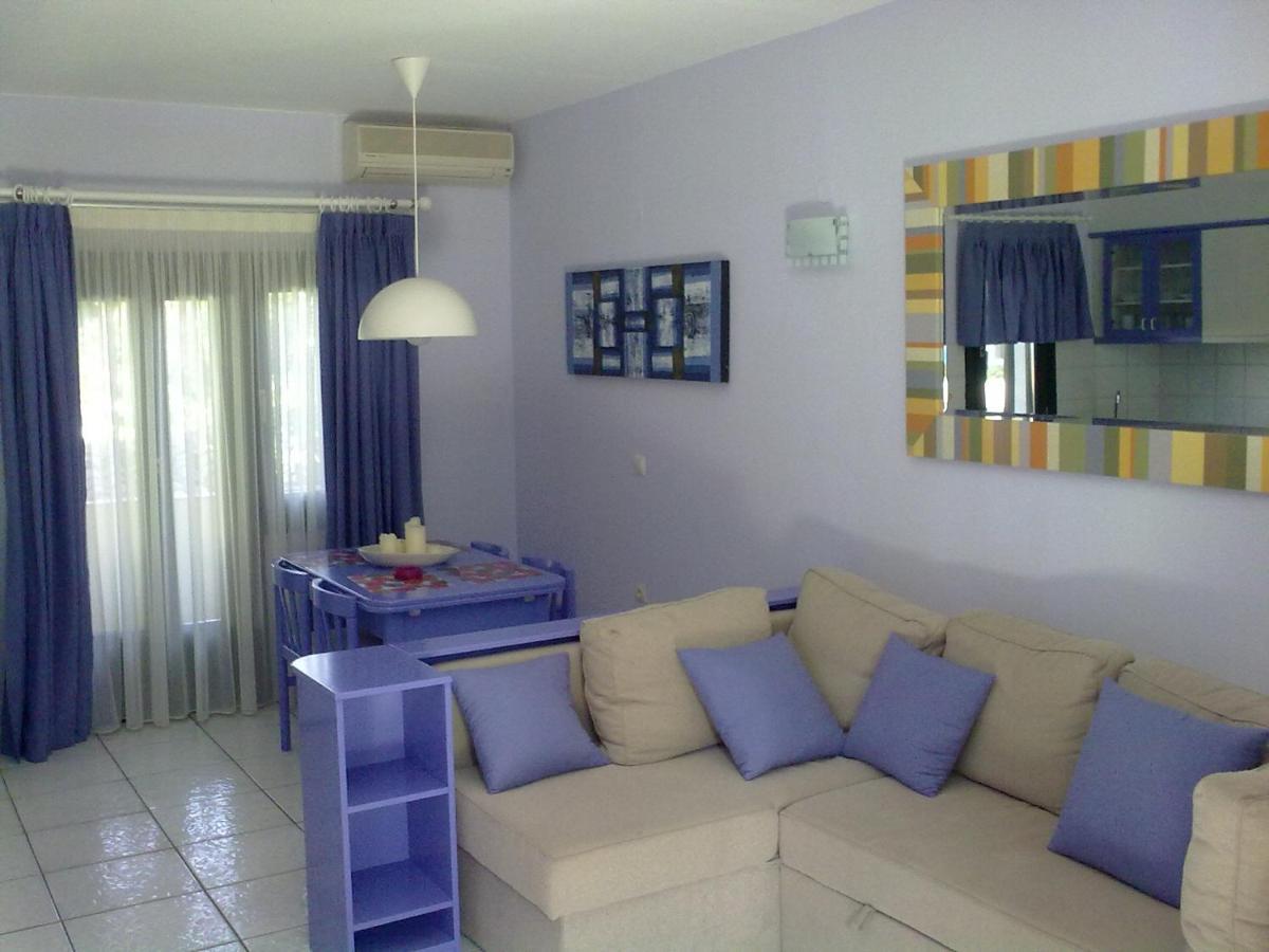 Elia Apartments Áfitos Quarto foto