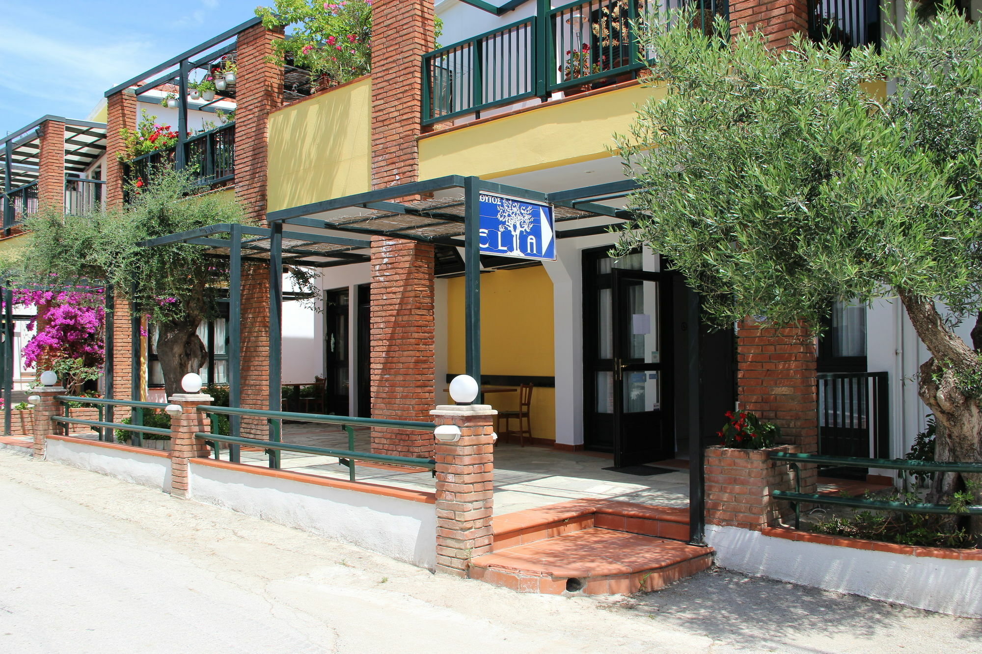 Elia Apartments Áfitos Exterior foto