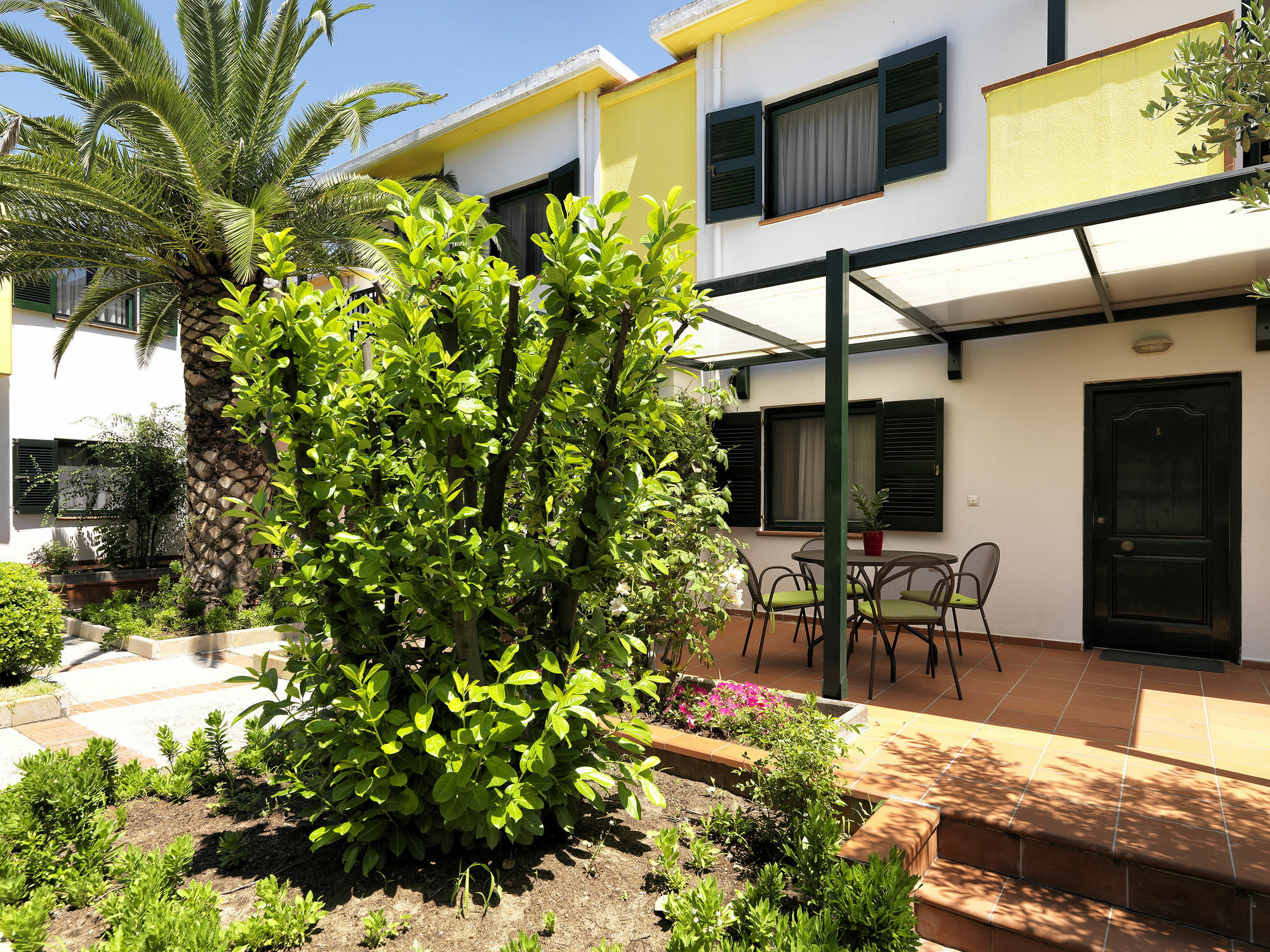 Elia Apartments Áfitos Exterior foto